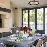 Mary Lou With Heated Pool Villa