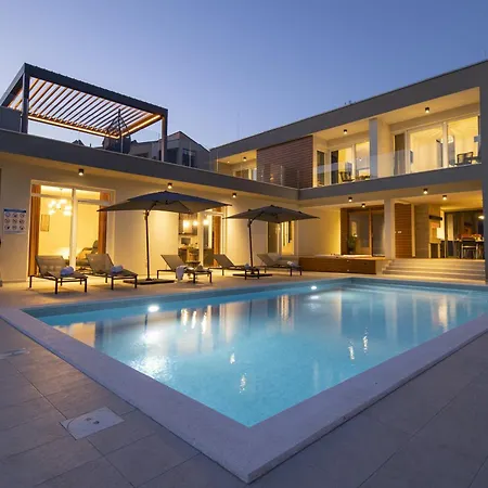 빌라 Mary Lou With Heated Pool