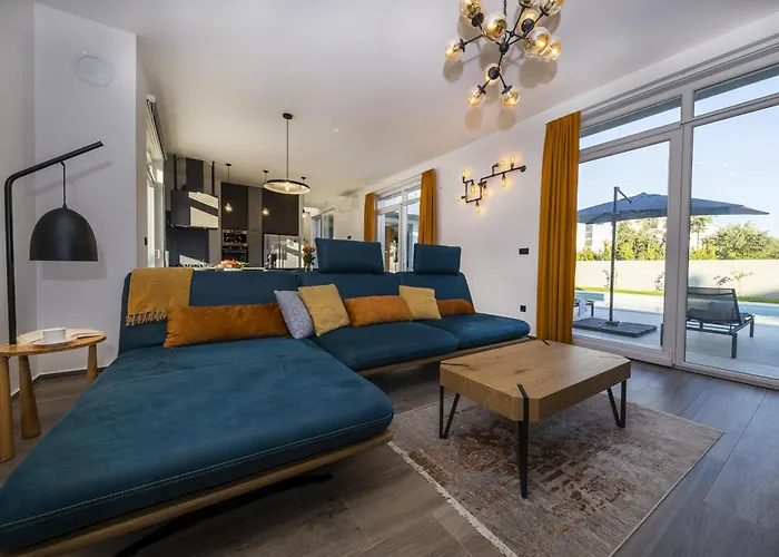 Mary Lou With Heated Pool 빌라