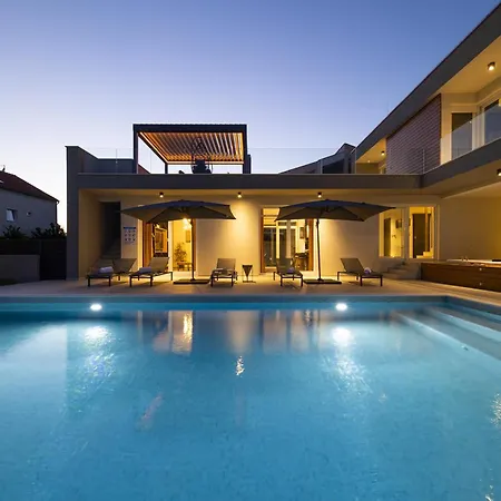 Villa Mary Lou With Heated Pool