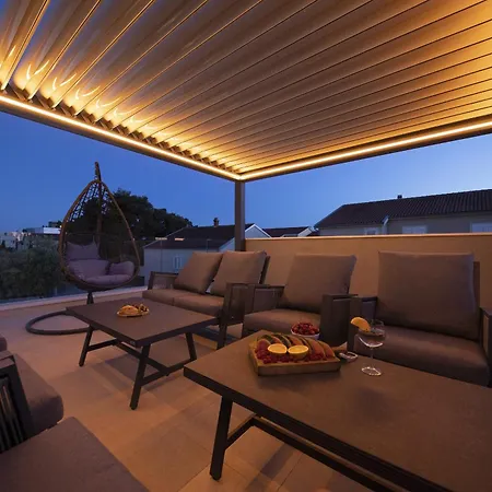 Mary Lou With Heated Pool Vila Zadar