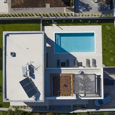 Mary Lou With Heated Pool Villa