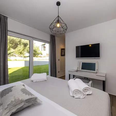Villa Mary Lou With Heated Pool Zadar