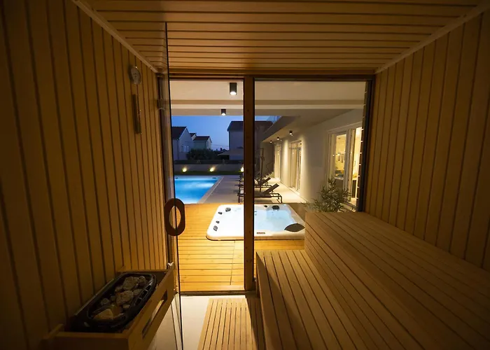 Mary Lou With Heated Pool *