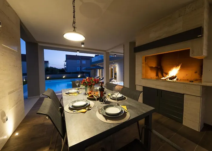 Mary Lou With Heated Pool 빌라