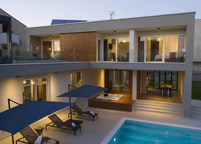 Mary Lou With Heated Pool *