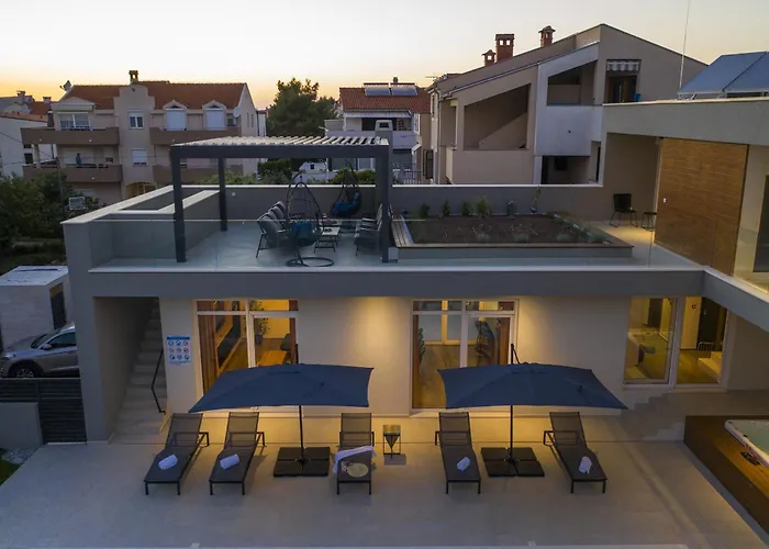 Mary Lou With Heated Pool 자다르