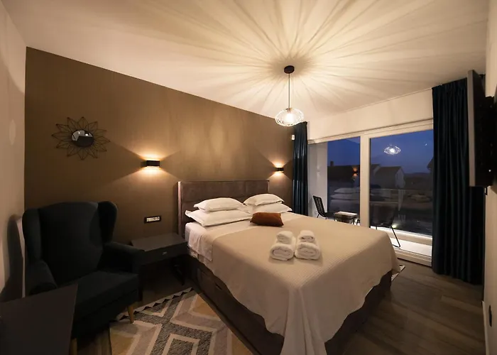 Mary Lou With Heated Pool 빌라 자다르