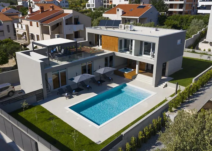 Mary Lou With Heated Pool