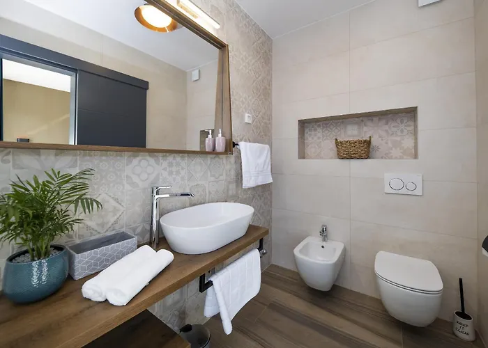 Mary Lou With Heated Pool * 자다르