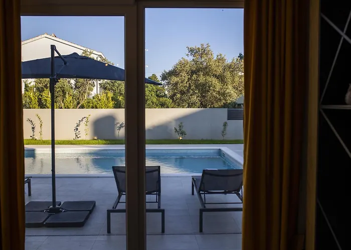 Mary Lou With Heated Pool * 자다르