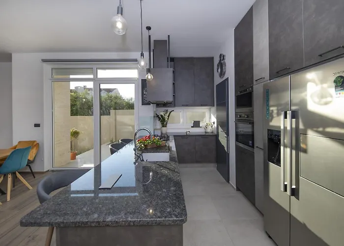 Mary Lou With Heated Pool *