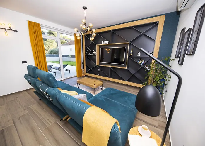 Mary Lou With Heated Pool