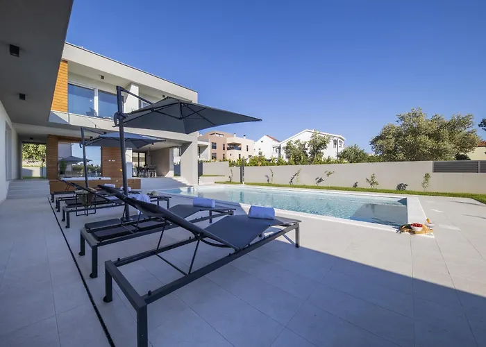 Mary Lou With Heated Pool