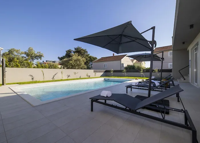 Mary Lou With Heated Pool 빌라