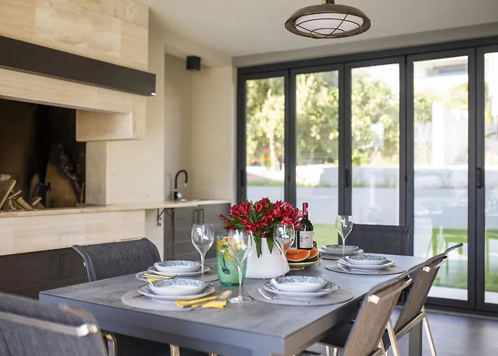 Mary Lou With Heated Pool 빌라